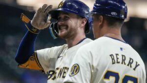 Brewers beat Phillies 6-2 in matchup against NL division leaders