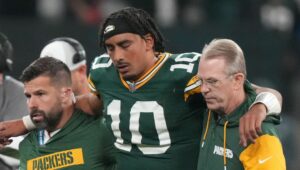 Jordan Love Injury Updates: Packers QB suffers MCL injury against Eagles