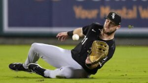 The White Sox continue their 3-game winning streak for the first time in nearly 3 months by beating the Angels 8-4